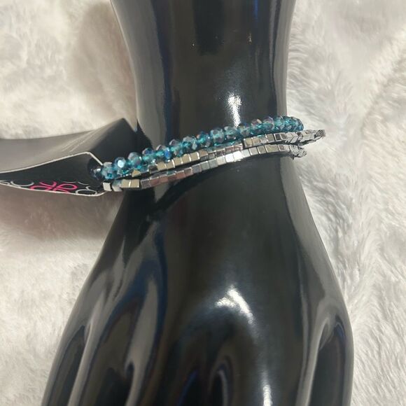 NWT Paparazzi Silver and Blue Dainty Bracelet Set - Picture 4 of 11